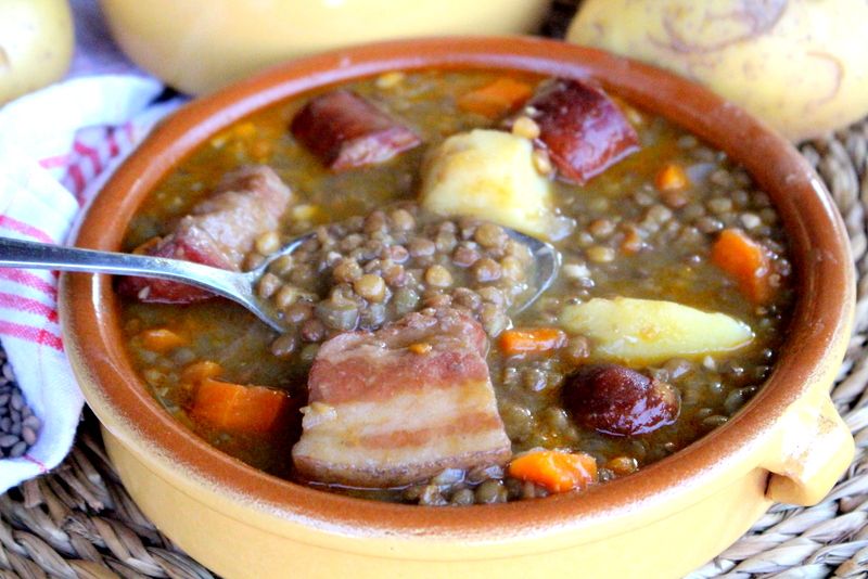 lentejas caseras con chorizo y panceta